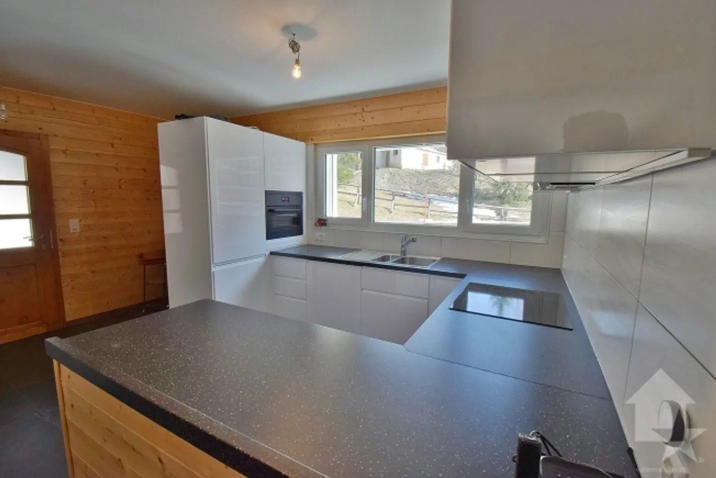 Bellissima proprietà con 3 appartamenti completamente ristrutturati - Foto 11 di 13