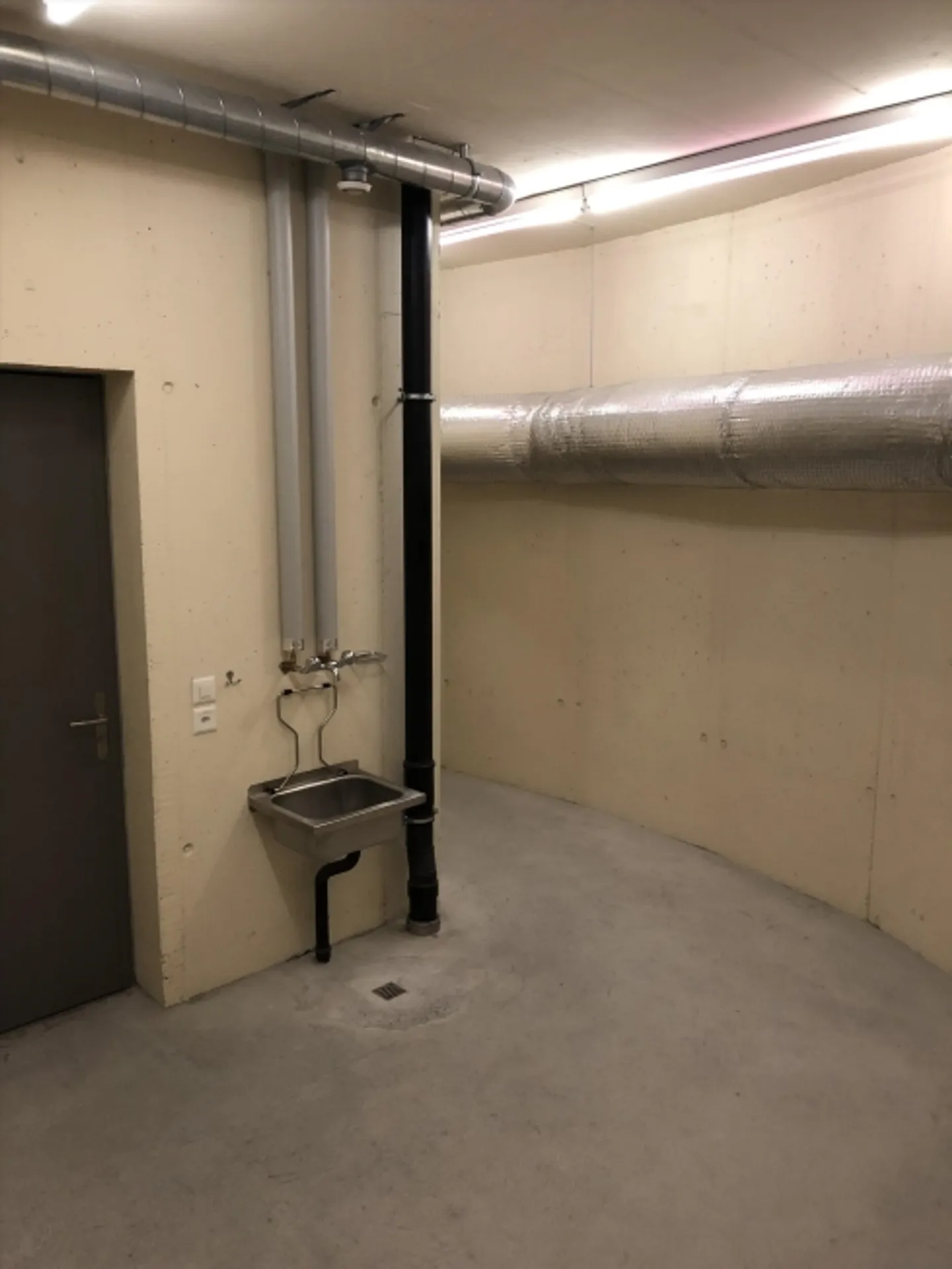 Storage space for rent - Photo 2 of 5