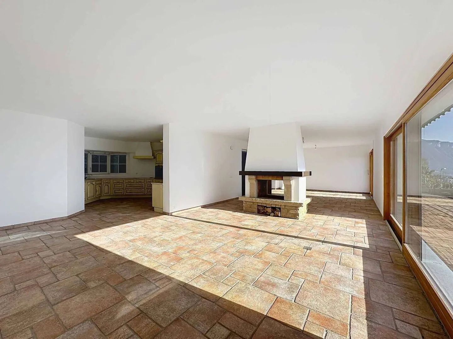 4,5 Zimmer von 147 m2 mit großer Terrasse und privatem Garten - Foto 5 von 13