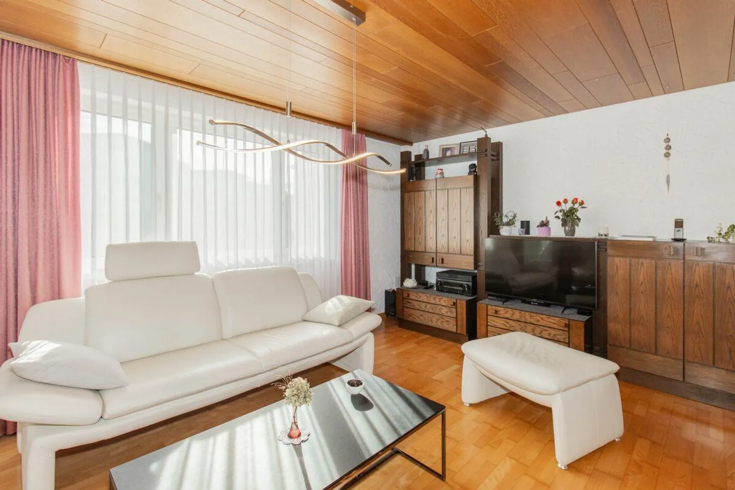 Kleines Glück mit grossem Garten - Foto 2 von 11