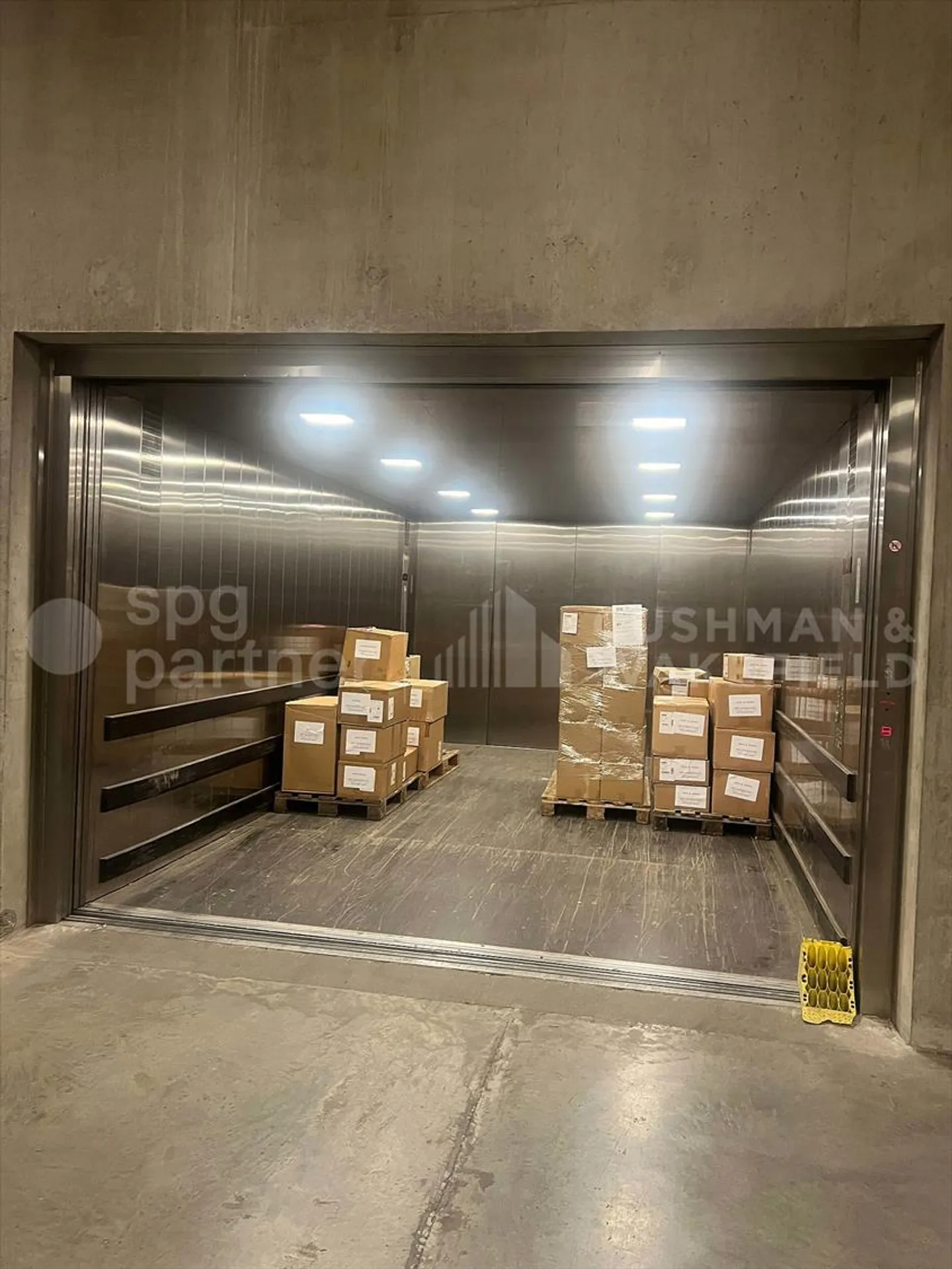 Grenet 21 - Logistic Warehouses, Craft Businesses and Modern Offices with Terrace - Photo 5 of 9