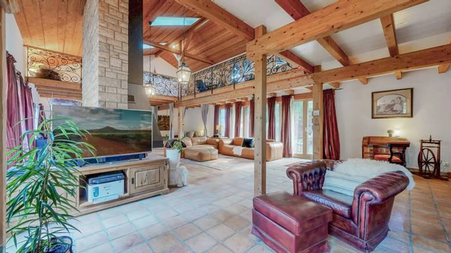 Charming and Diverse - Multi-Generational House with Horse Stable - Photo 7 of 9