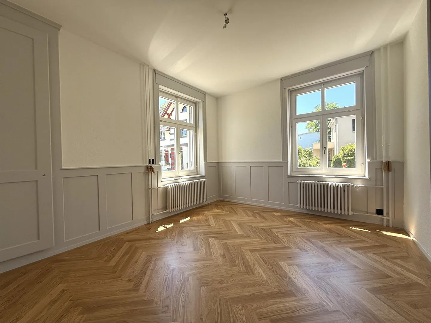 Dans le meilleur emplacement | appartement 3.5 pièces entièrement rénové avec une belle terrasse - Photo 3 sur 9