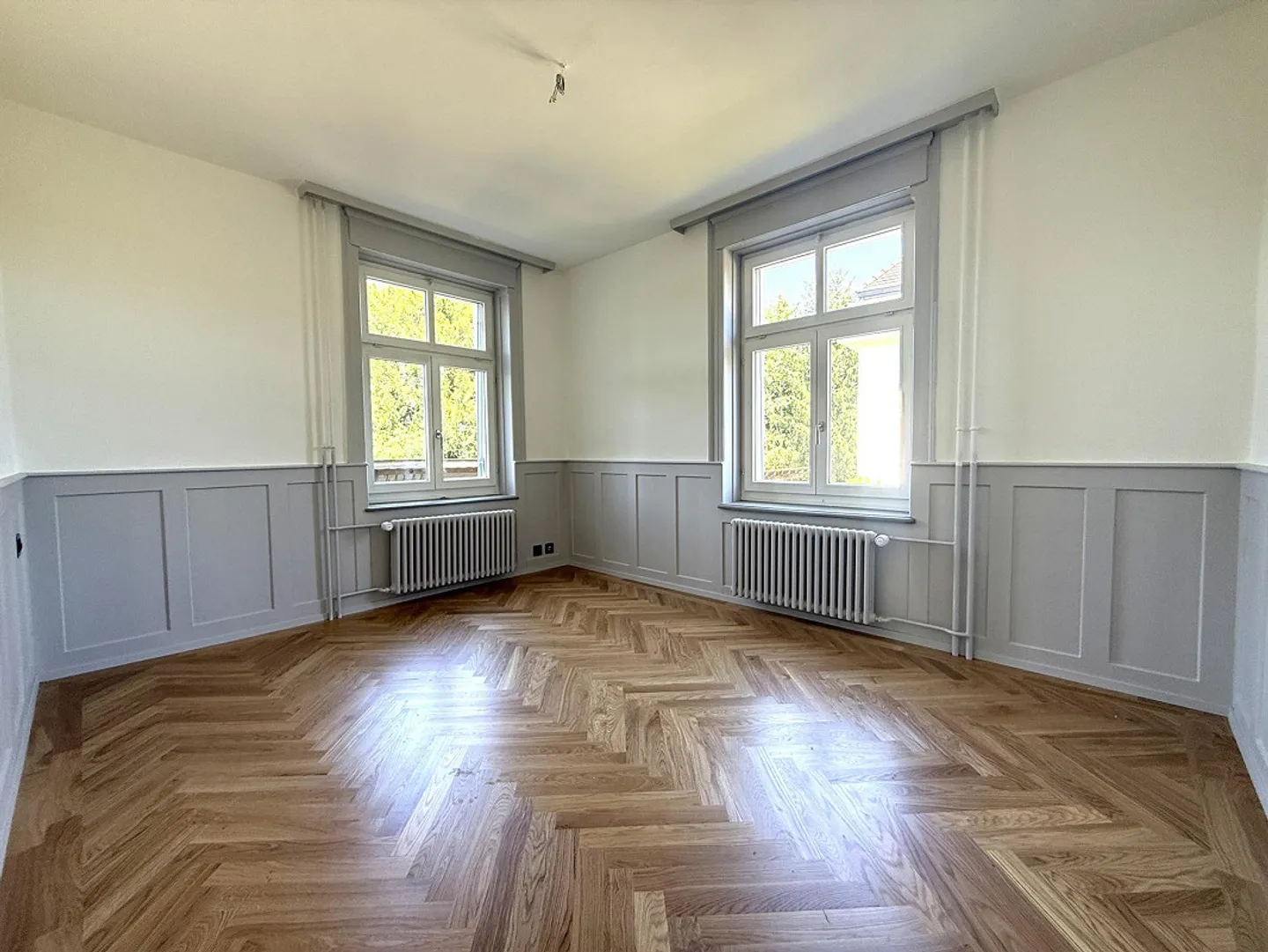 Dans le meilleur emplacement | appartement 3.5 pièces entièrement rénové avec une belle terrasse - Photo 4 sur 9