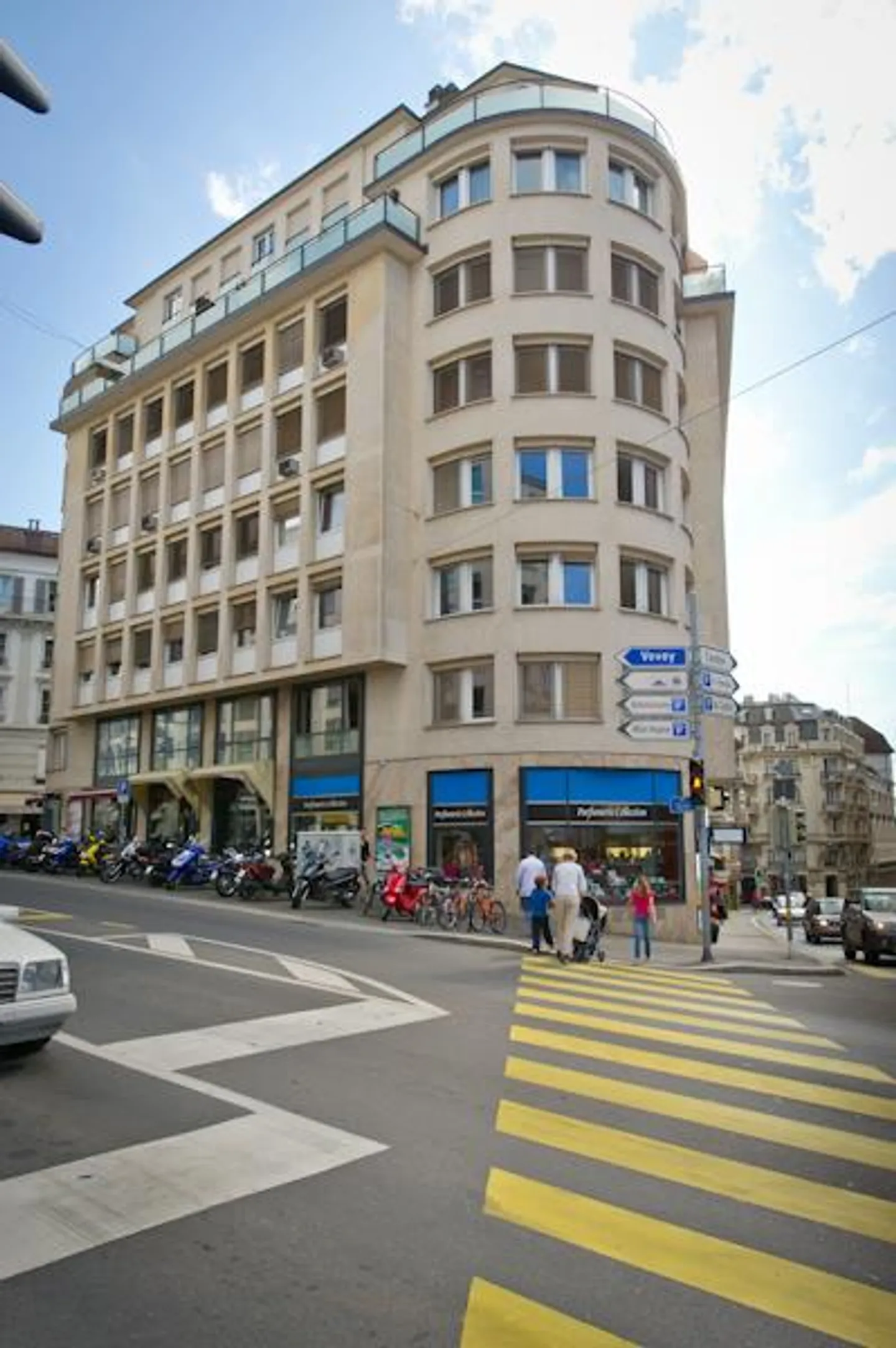 Arcade in the city center - Photo 1 of 3