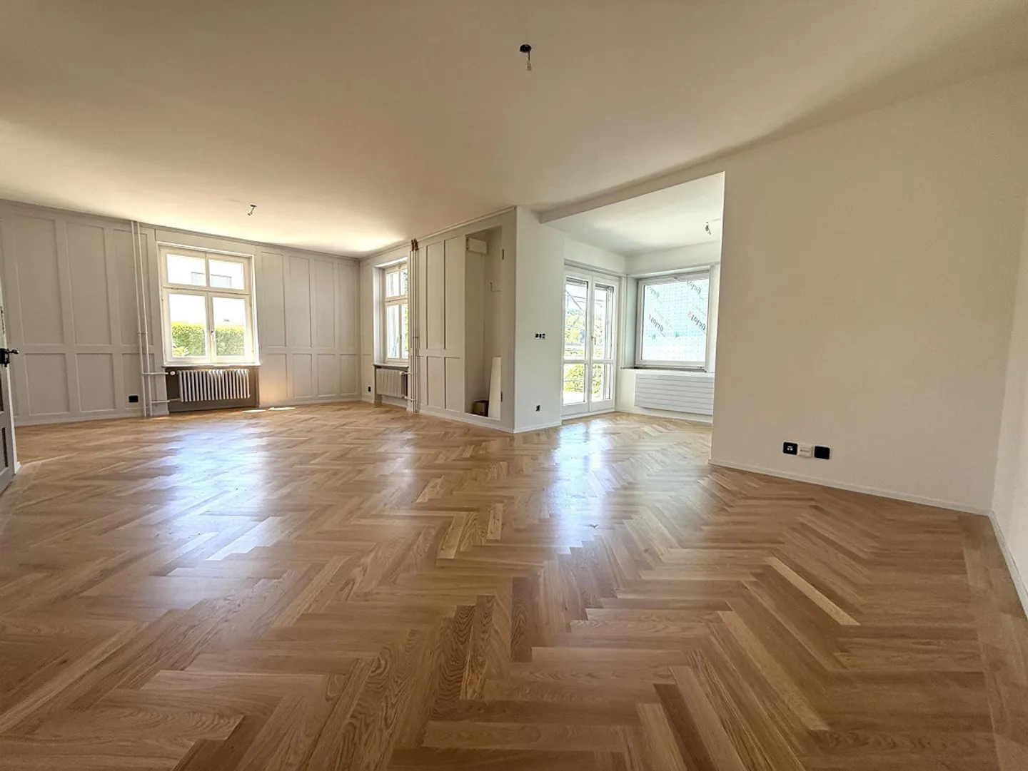 Dans le meilleur emplacement | appartement 3.5 pièces entièrement rénové avec une belle terrasse - Photo 2 sur 9