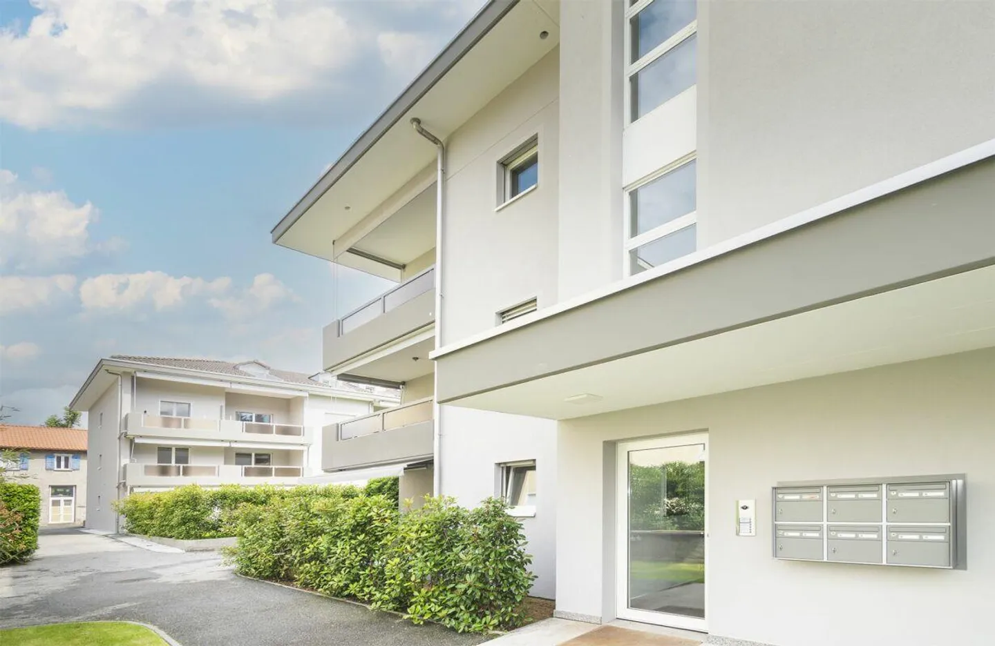 Elegant Bright Duplex with Fireplace in Ascona - Photo 17 of 17