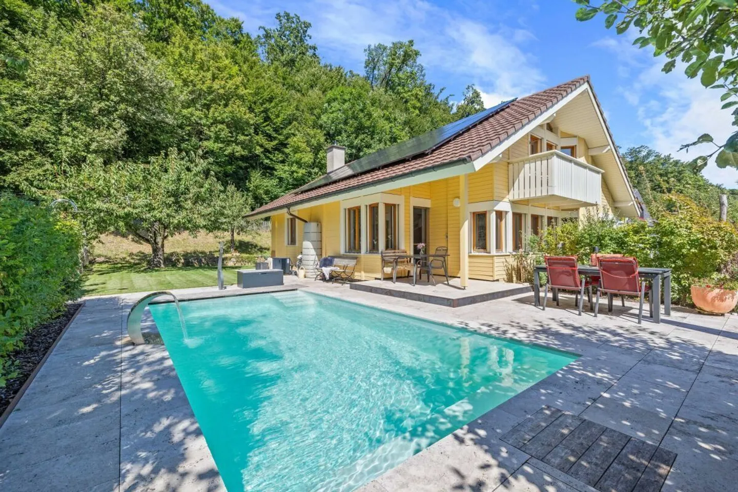 Single house for sale - Photo 1 of 8