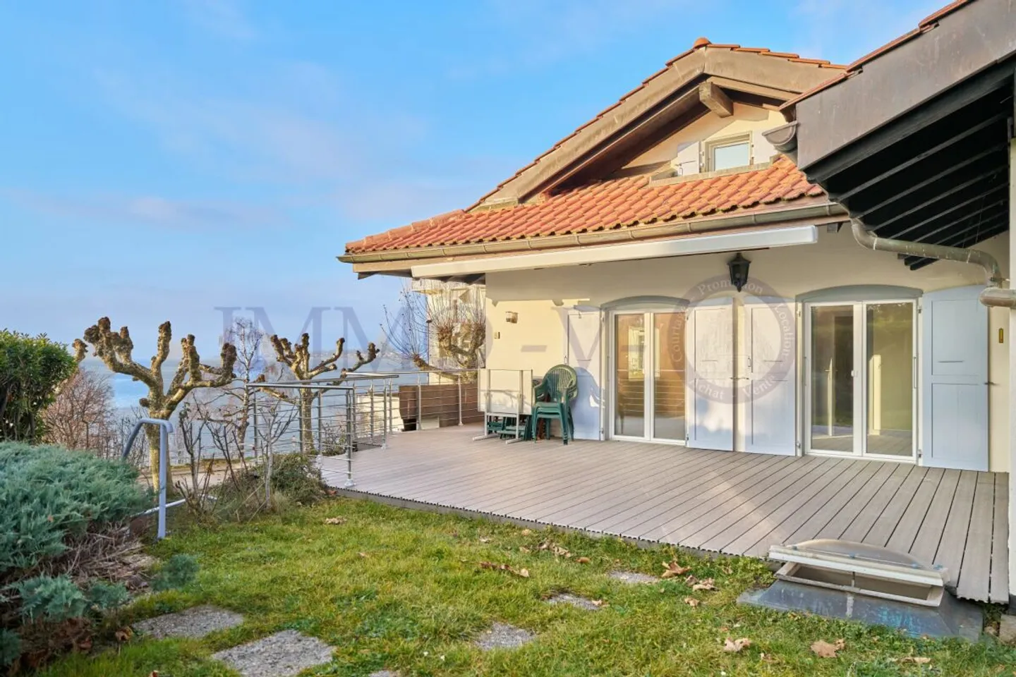 Maison Rénovée avec Vue Lac - Photo 2 sur 20