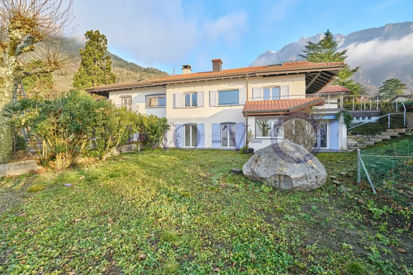 Maison Rénovée avec Vue Lac - Photo 4 sur 20