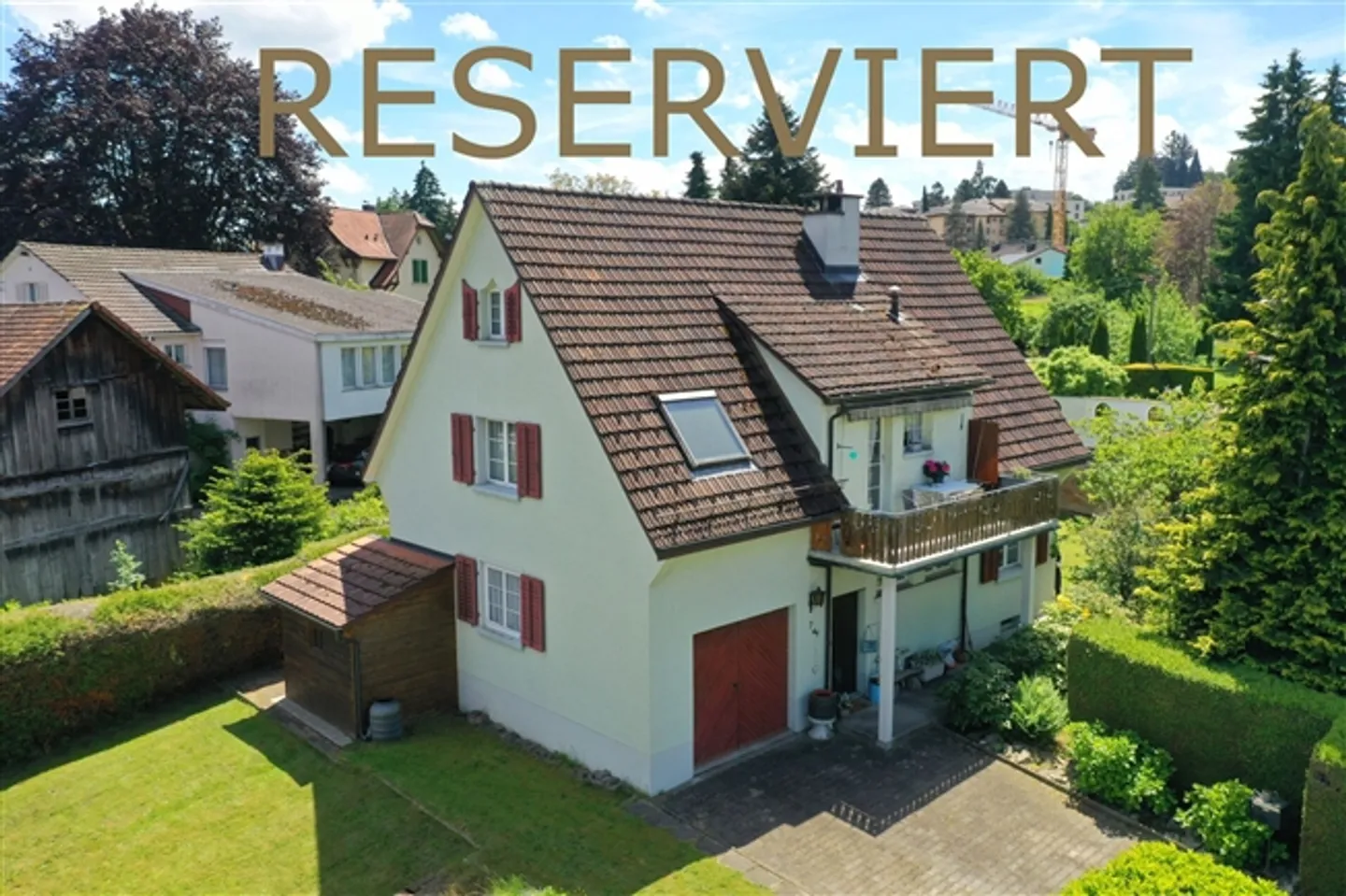 «Freistehendes Einfamilienhaus mit grosszügigem Garten an zentraler Lage» - Foto 1 von 9