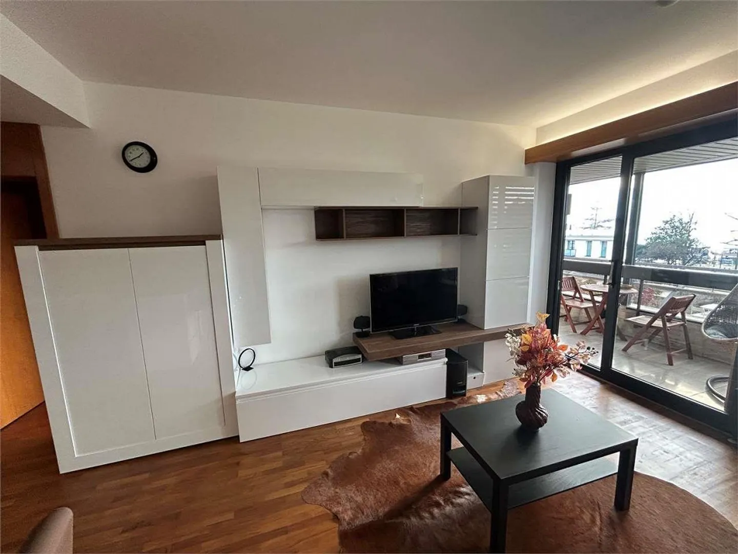 Lugano Cassarate: Appartamento ristrutturato di 2,5 locali con vista lago - Foto 2 di 4