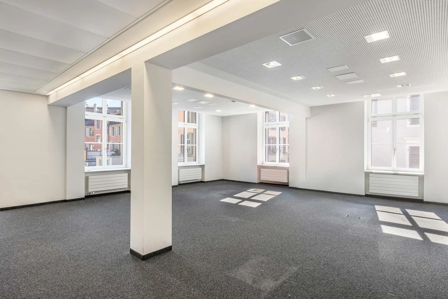 Espace de bureau au cœur de Glarus avec une adresse représentative - Photo 1 sur 8