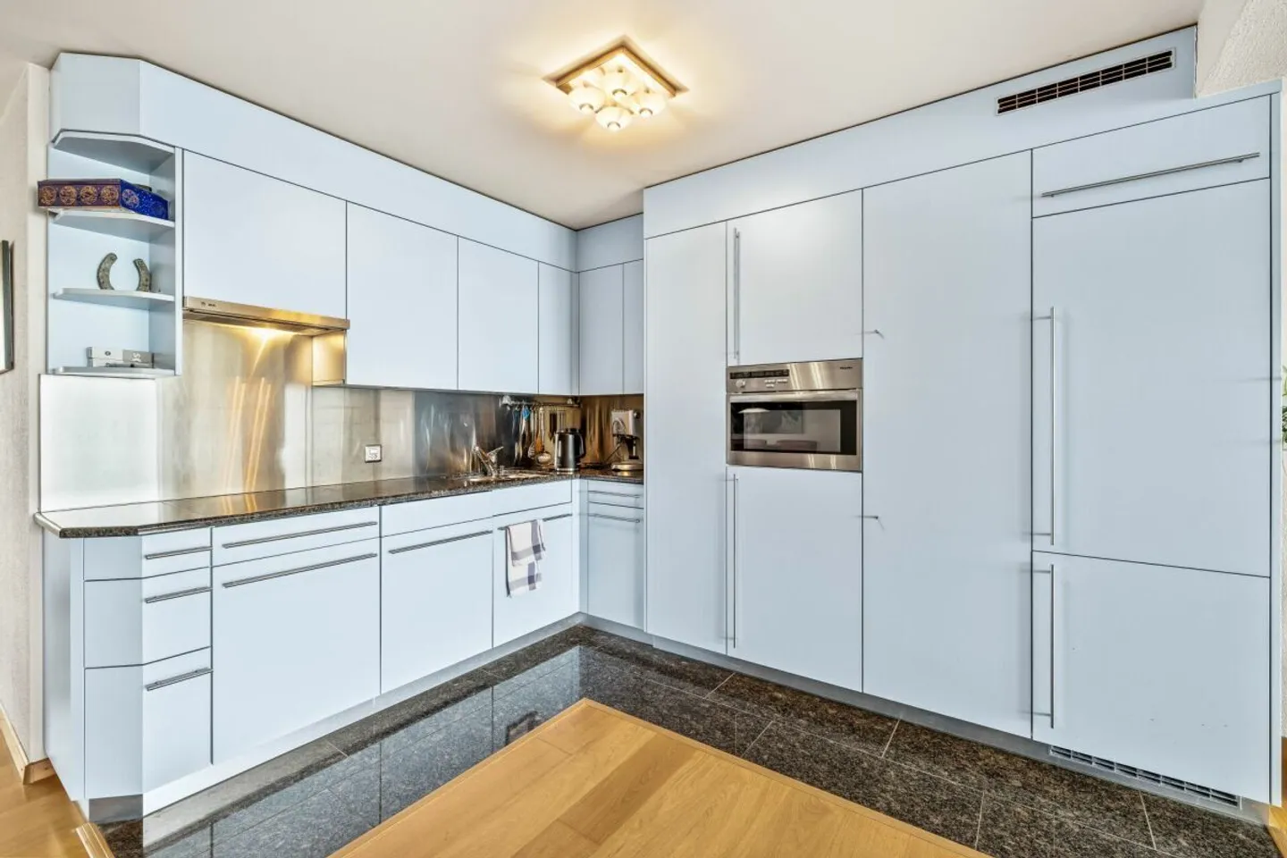 Appartamento 2,5 locali con vista sul lago e privilegi fiscali - Foto 2 di 7