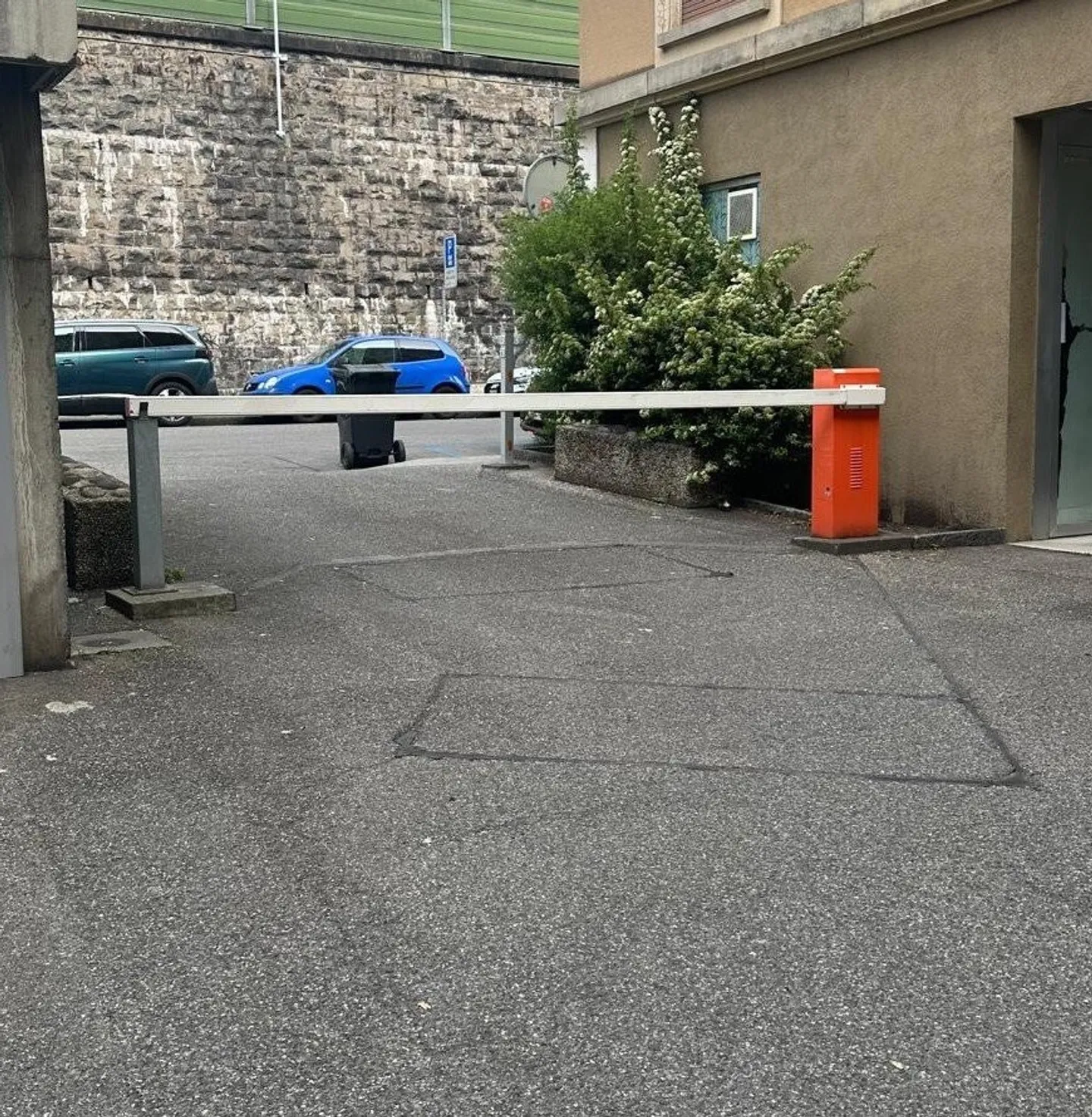 Parking Proche de la Gare Cornavin - Photo 1 sur 5