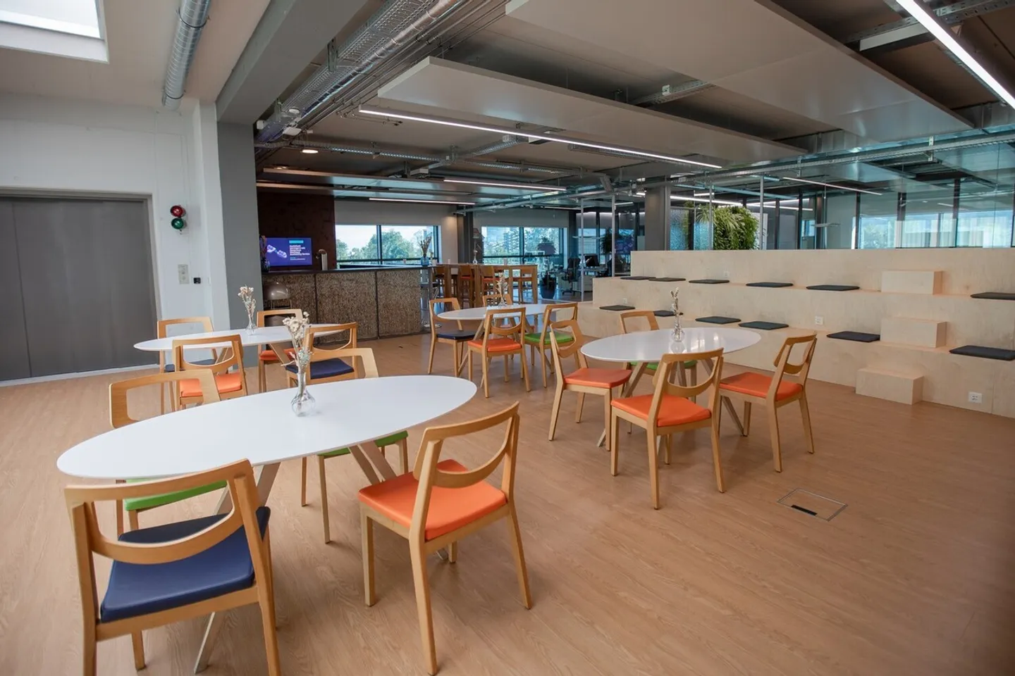 Espaces de bureau et de showroom exclusifs avec ascenseur pour voitures jusqu'à 5 700 m² - Photo 5 sur 10
