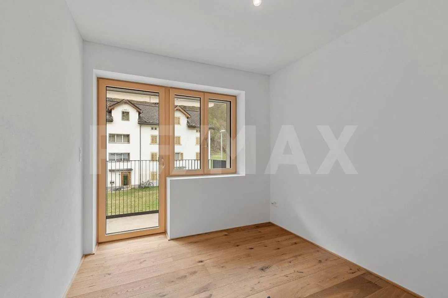 3 -Zimmer-Wohnung Nr. 3 mit grossem Balkon im 1. OG als Zweitwohnsitz - Foto 7 von 11