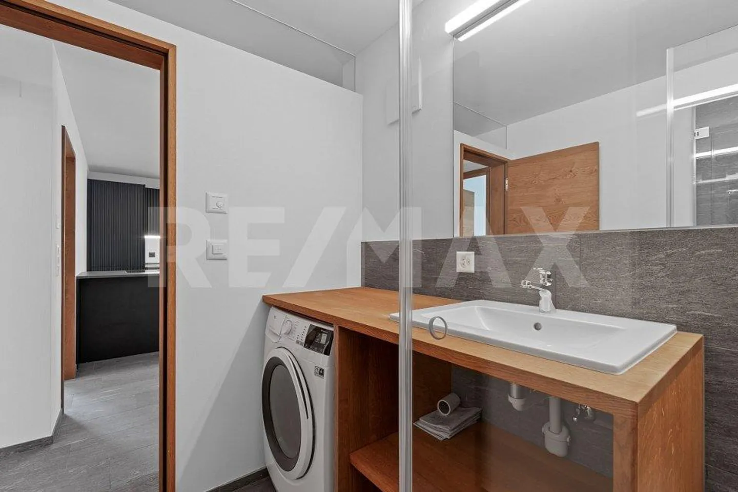 3 -Zimmer-Wohnung Nr. 3 mit grossem Balkon im 1. OG als Zweitwohnsitz - Foto 9 von 11