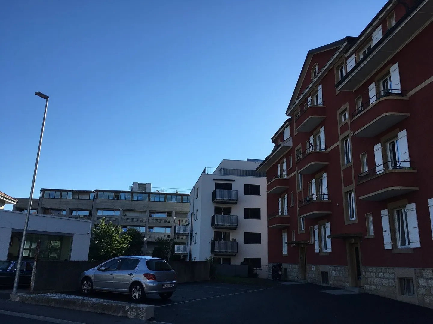 BEAUTIFUL BRIGHT AND PARTIALLY RENOVATED ACCOMMODATION - Photo 8 of 8