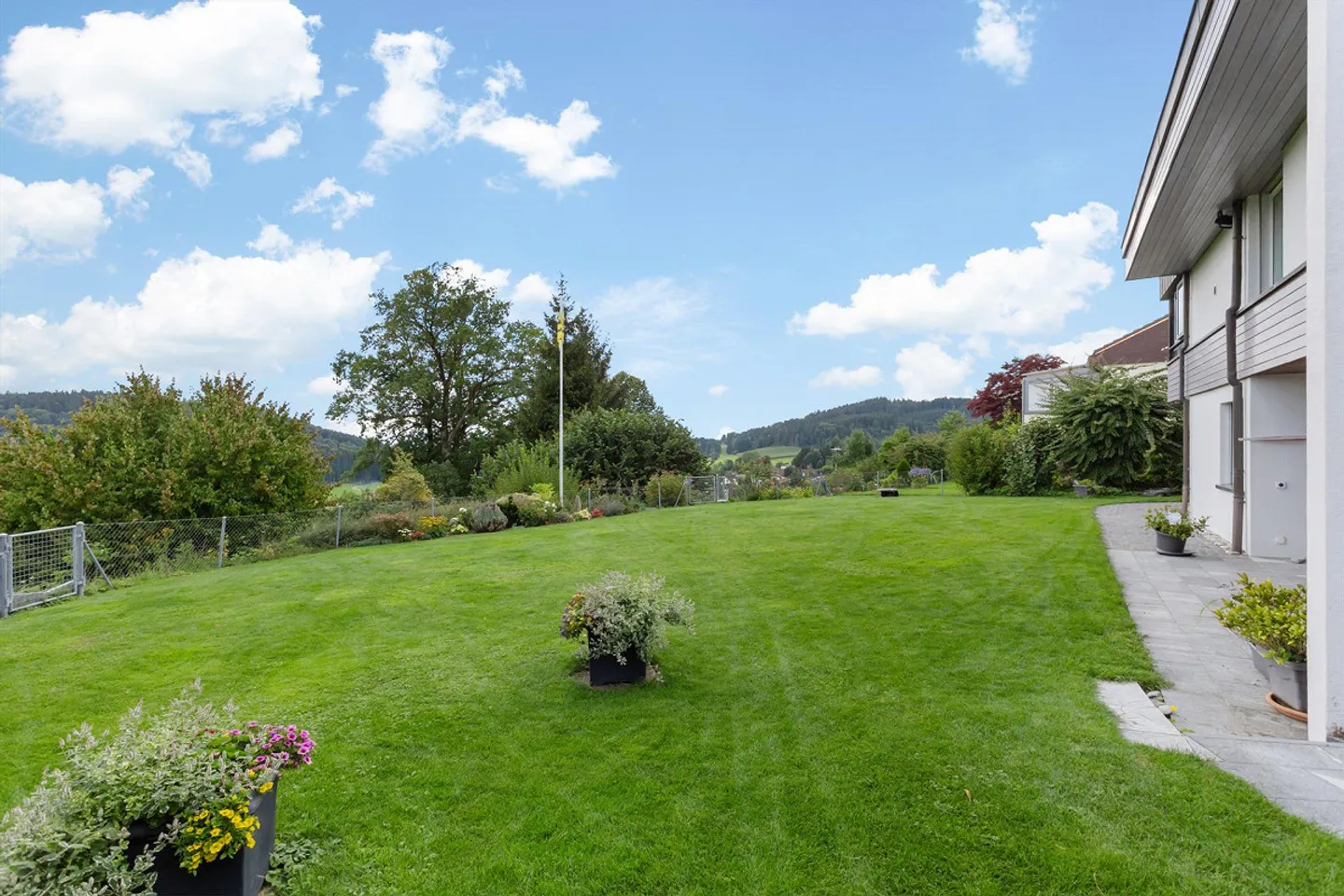 Living with a View, Peace and Privacy - Photo 4 of 8