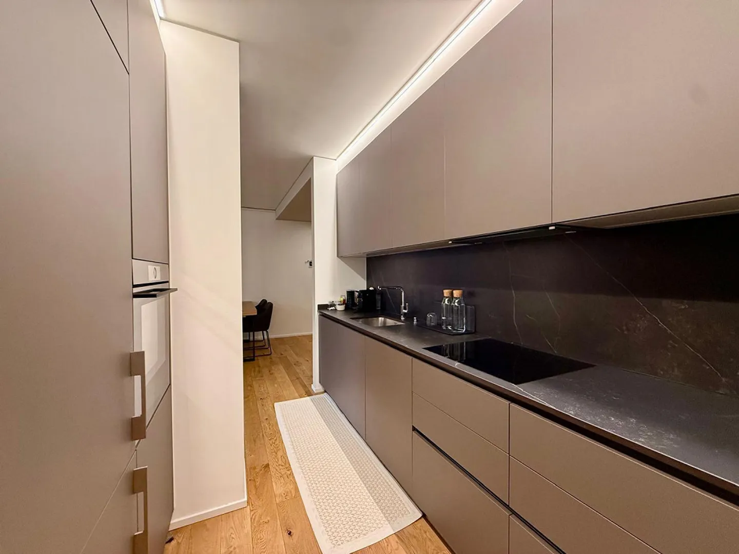 APPARTAMENTO LUMINOSO DI 3,5 LOCALI CON MAGNIFICA TERRAZZA A PARADISO - Foto 4 di 10