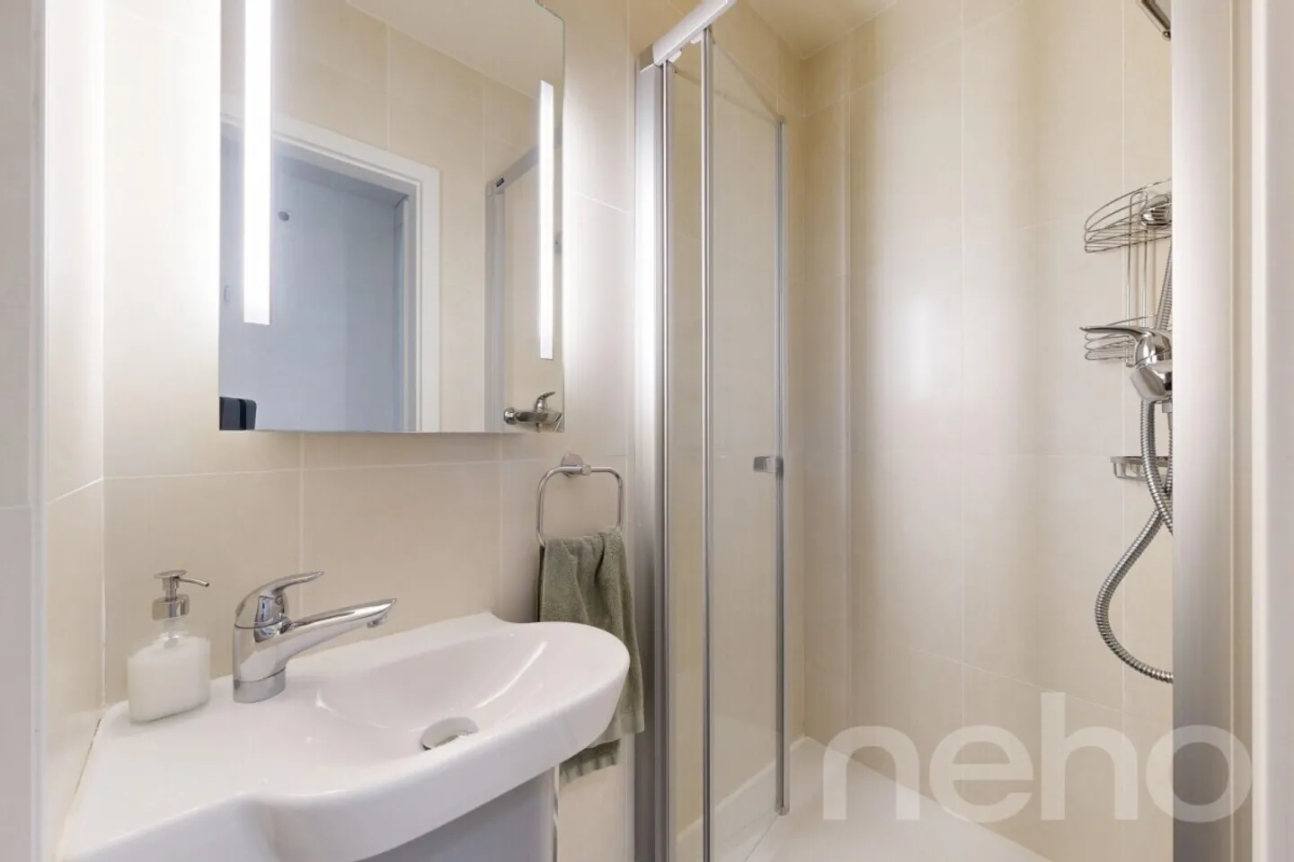 Very beautiful crossing penthouse with balconies and 2 parking spaces - Photo 12 of 13