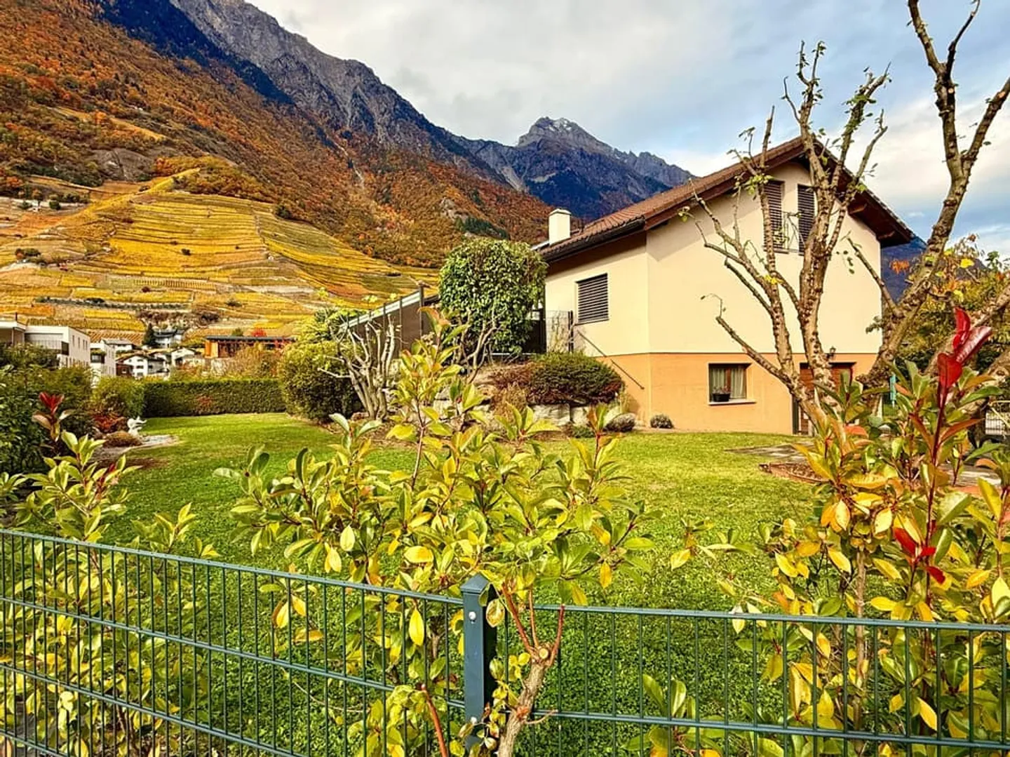 MAGNIFICA villa ristrutturata con terreno a FULLY - Foto 1 di 13