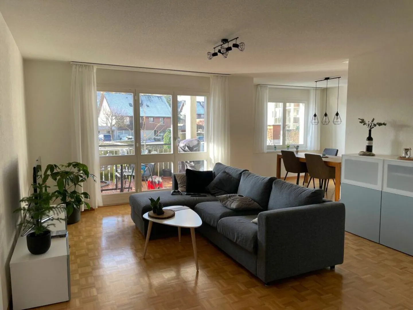 APPARTAMENTO ACCOGLIENTE DI 4,5 STANZE IN UN AMBIENTE TRANQUILLO - Foto 5 di 12