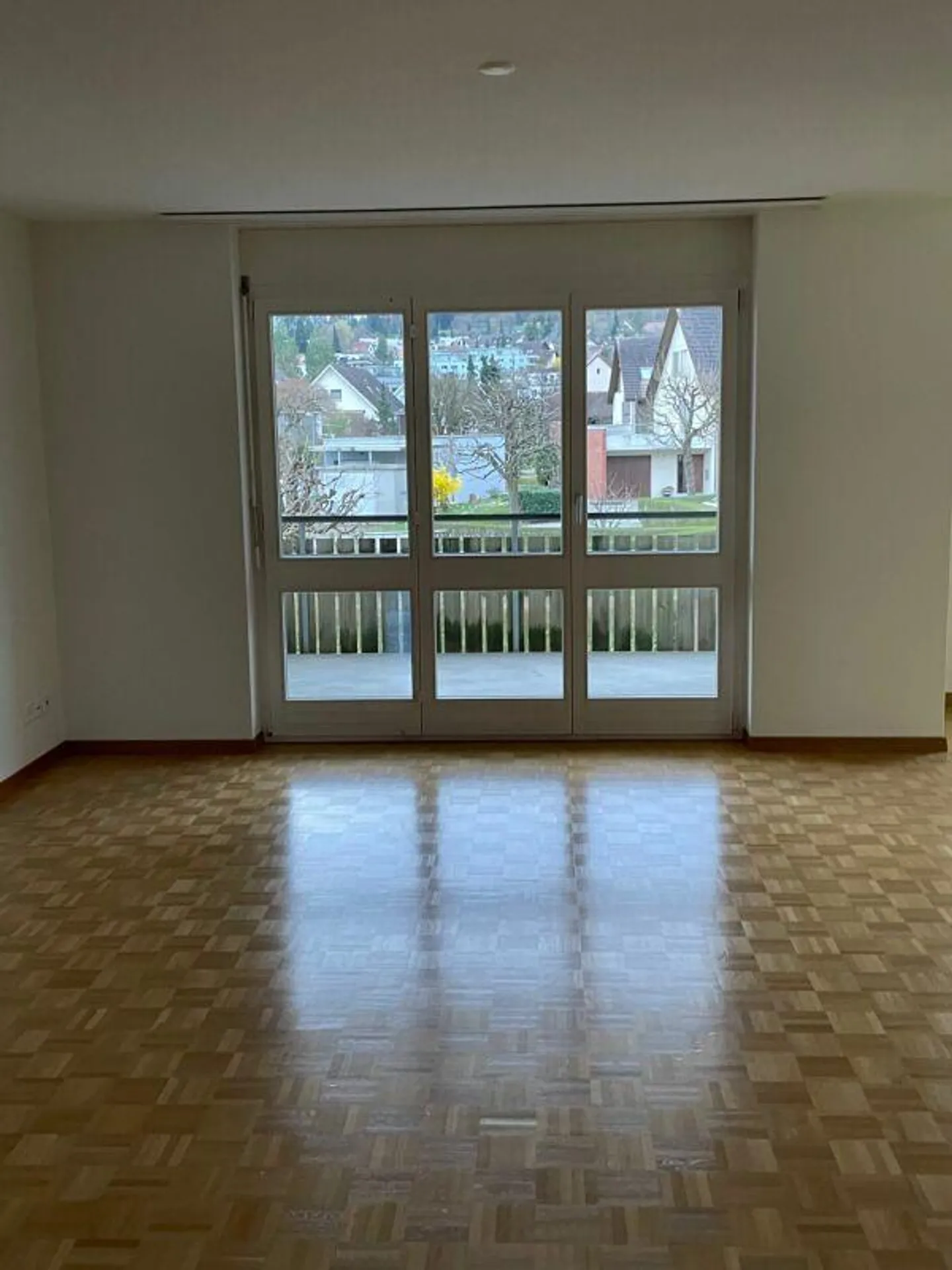 APPARTAMENTO ACCOGLIENTE DI 4,5 STANZE IN UN AMBIENTE TRANQUILLO - Foto 7 di 12