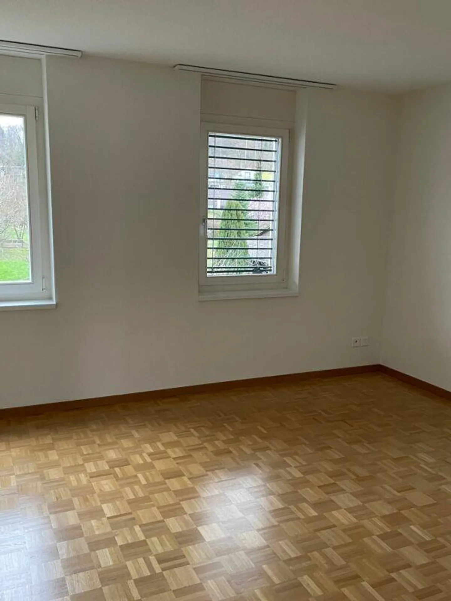 APPARTAMENTO ACCOGLIENTE DI 4,5 STANZE IN UN AMBIENTE TRANQUILLO - Foto 10 di 12