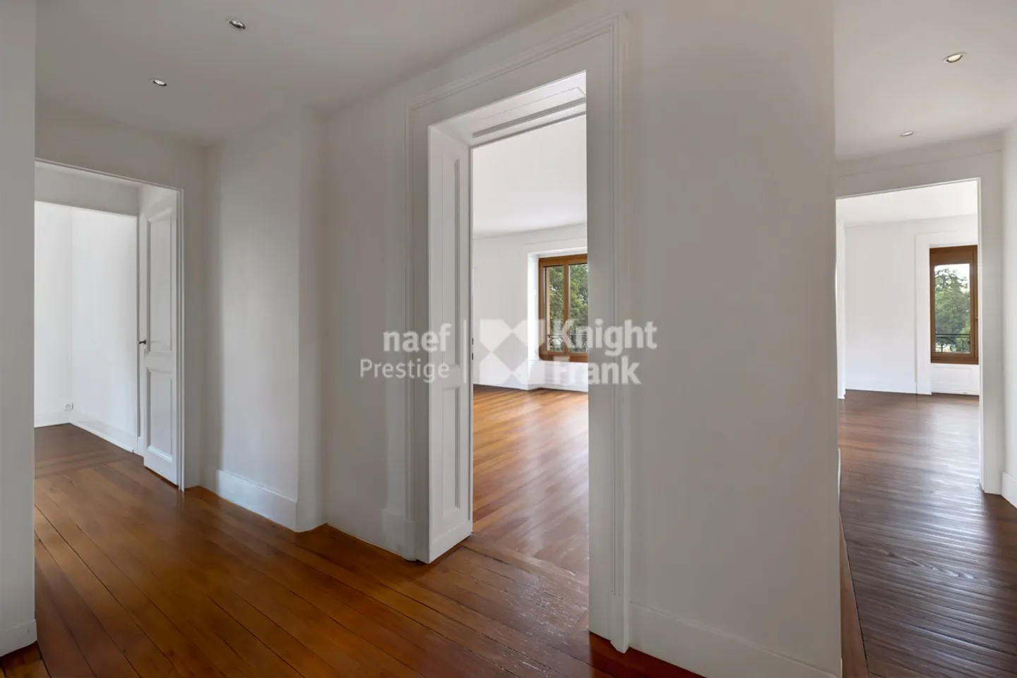 Rare: renovated mansion, 3 apartments or family villa - Photo 3 of 12