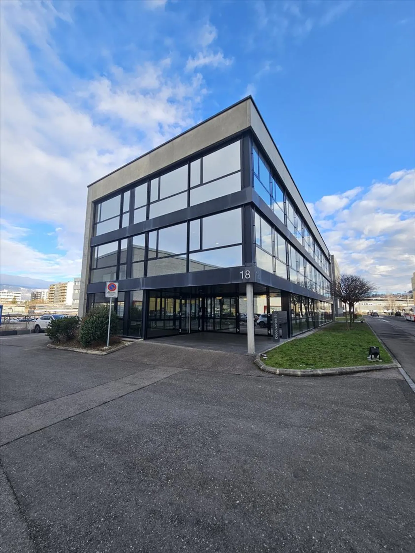 Im Herzen des größten Technologieparks der Schweiz (Y-Parc) - Foto 1 von 5