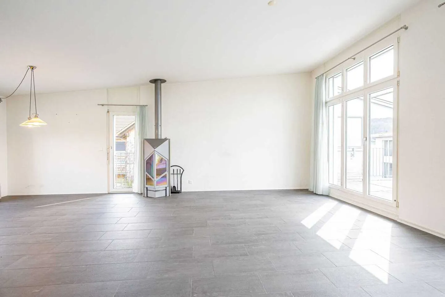 Bright 4.5-room attic apartment with terrace in Boll/Vechigen for rent - Photo 5 of 13