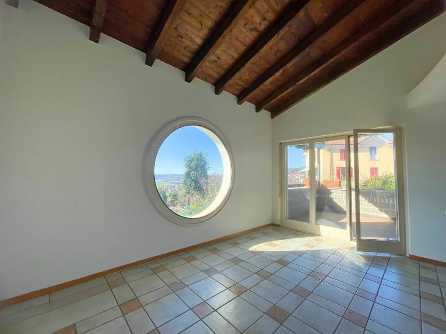 Interesting single-family house with independent apartment and garden - Photo 1 of 11