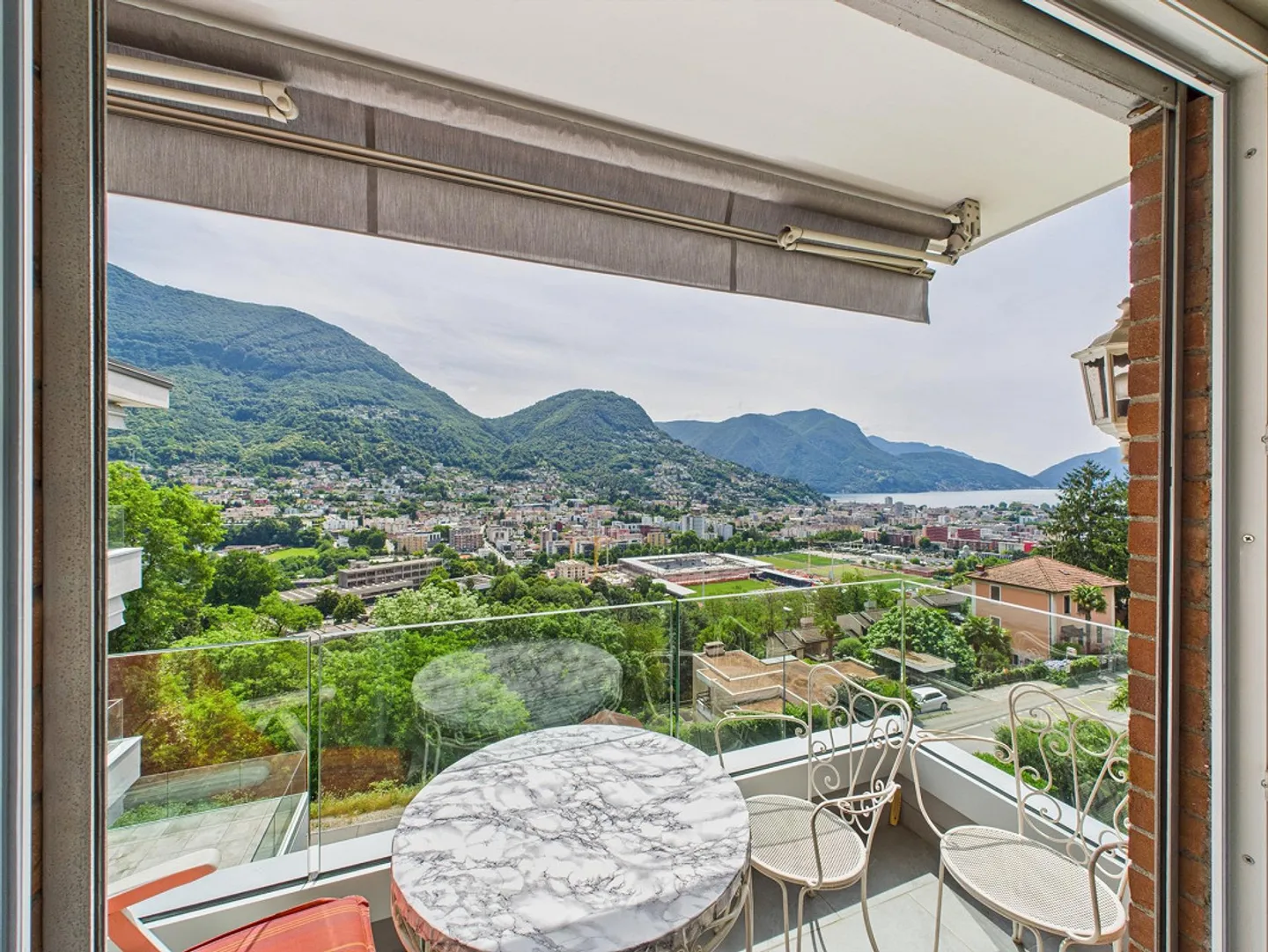 Panorama sul Lago – Appartamento di 3,5 locali a Porza, adatto anche come residenza secondaria - Foto 1 di 13