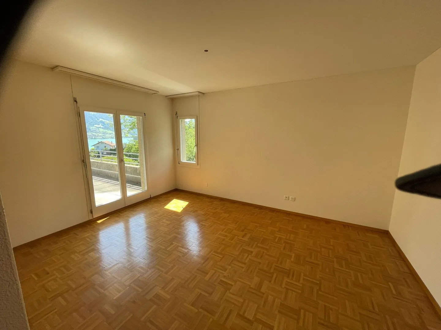 Appartamento con terrazza di 5,5 stanze con vista mozzafiato sul lago e sulle montagne - Foto 11 di 17