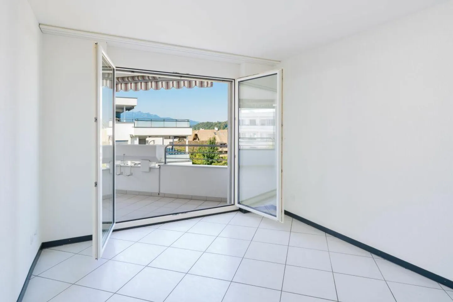 Attractive condominium with balcony and panoramic view into the greenery - Photo 6 of 9