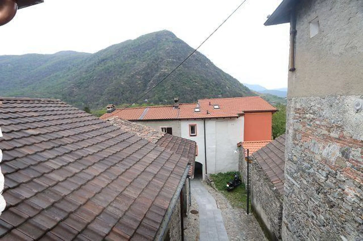 Maison de village 5 1/2 pièces avec 4 places de parking extérieures - Photo 15 sur 18