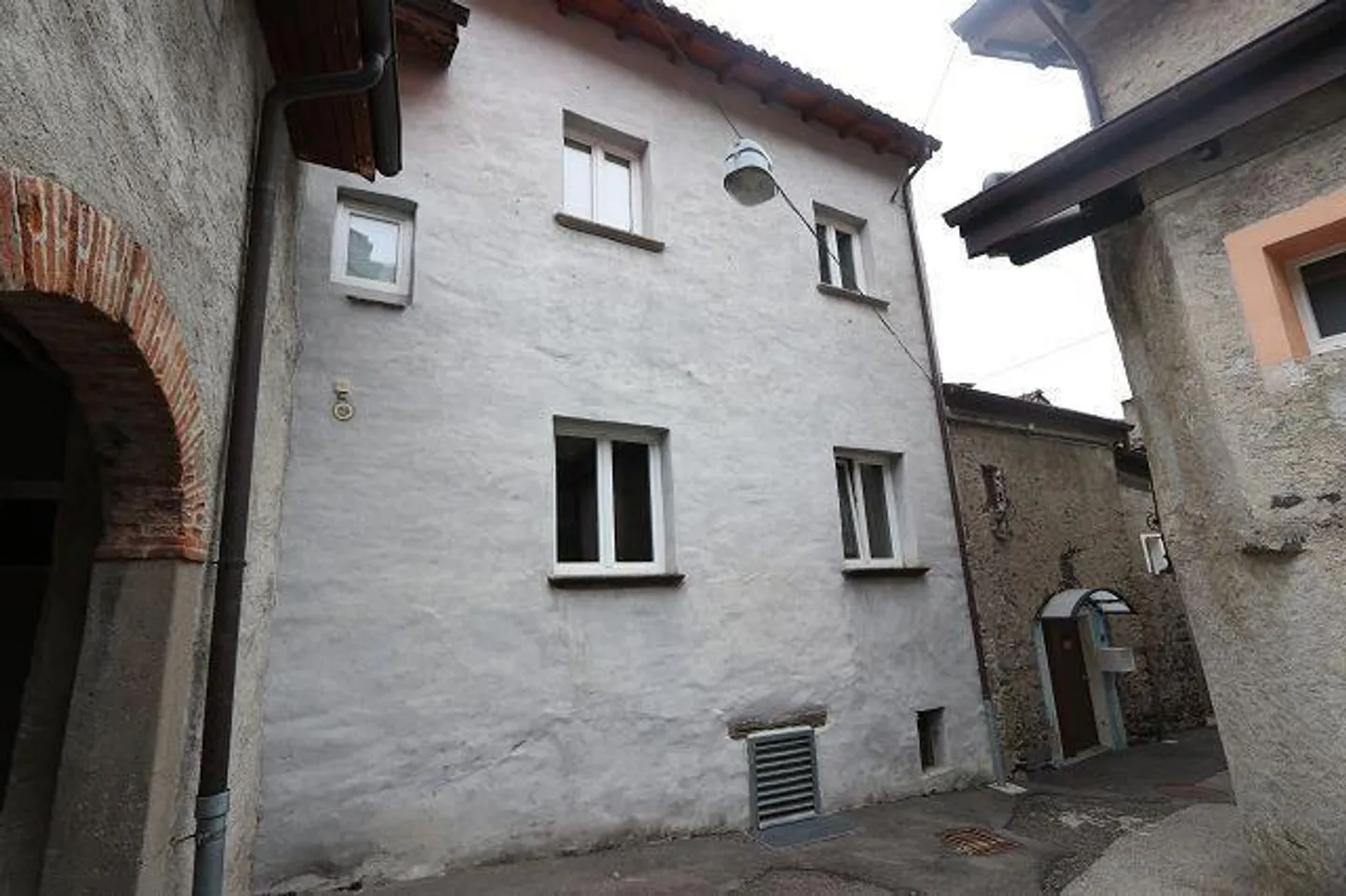 Maison de village 5 1/2 pièces avec 4 places de parking extérieures - Photo 1 sur 18