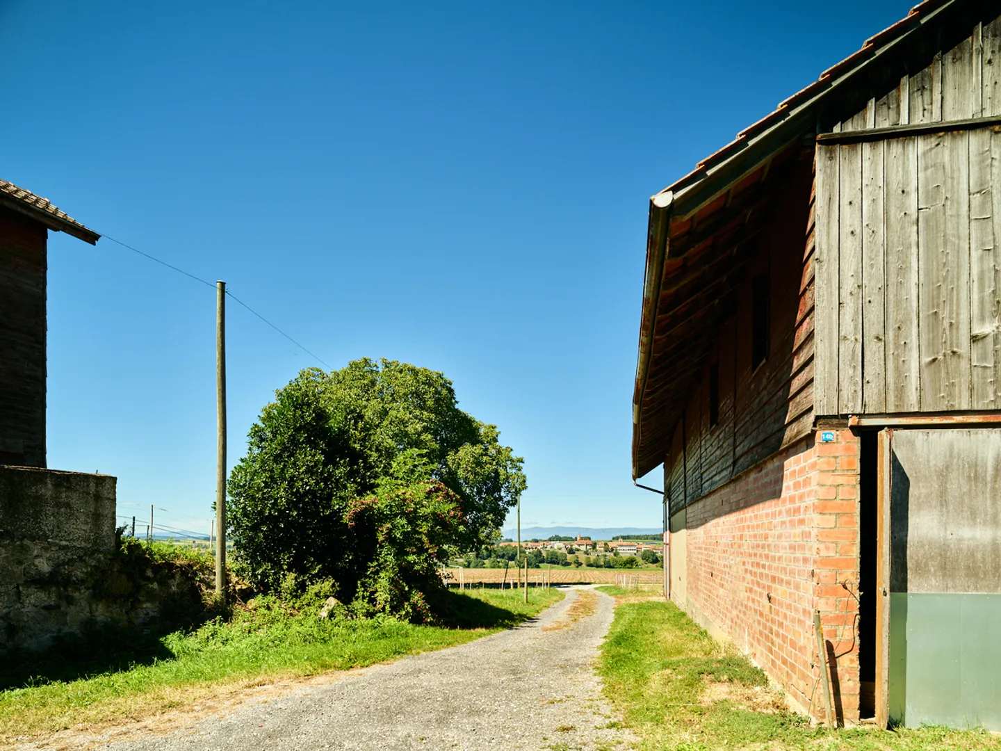 Ferme isolée avec annexes. Grand terrain et gros potentiel. - Photo 3 sur 7
