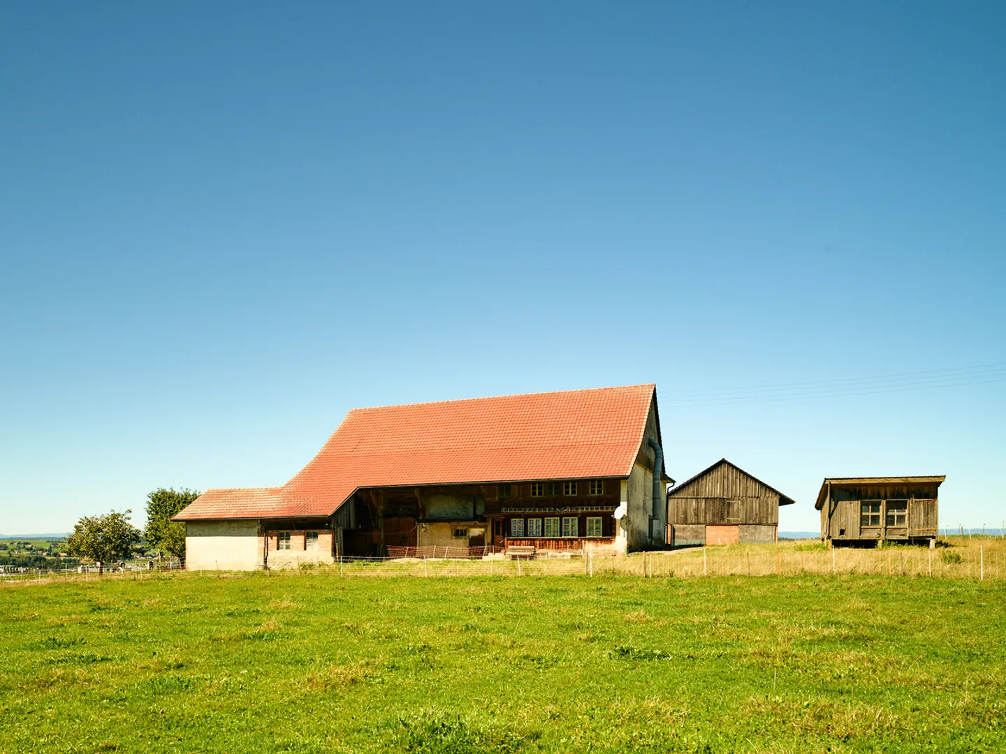 Ferme isolée avec annexes. Grand terrain et gros potentiel. - Photo 4 sur 7