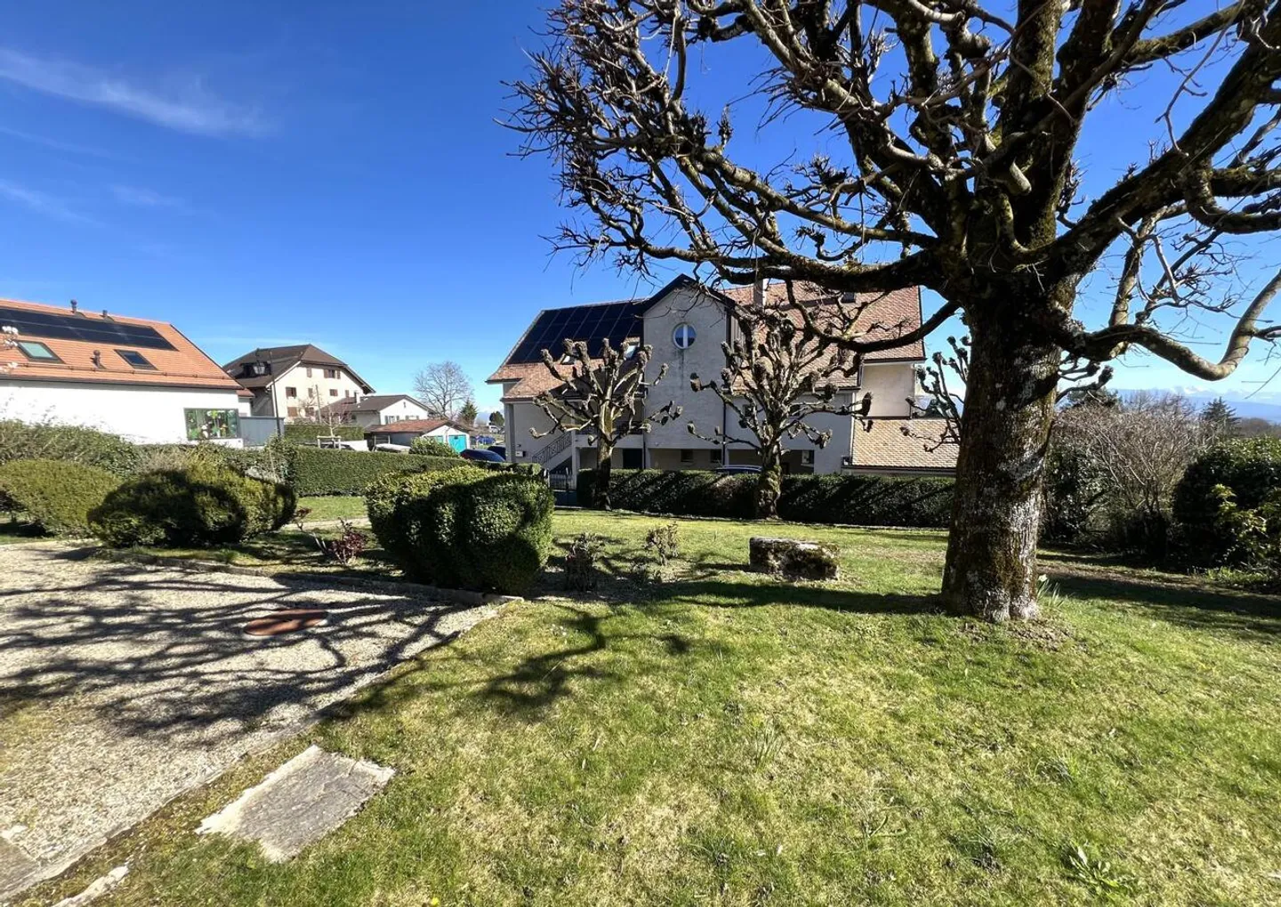 Magnifico appartamento di 6,5 stanze in una casa di villaggio, accesso a un grande giardino privato - Foto 4 di 11
