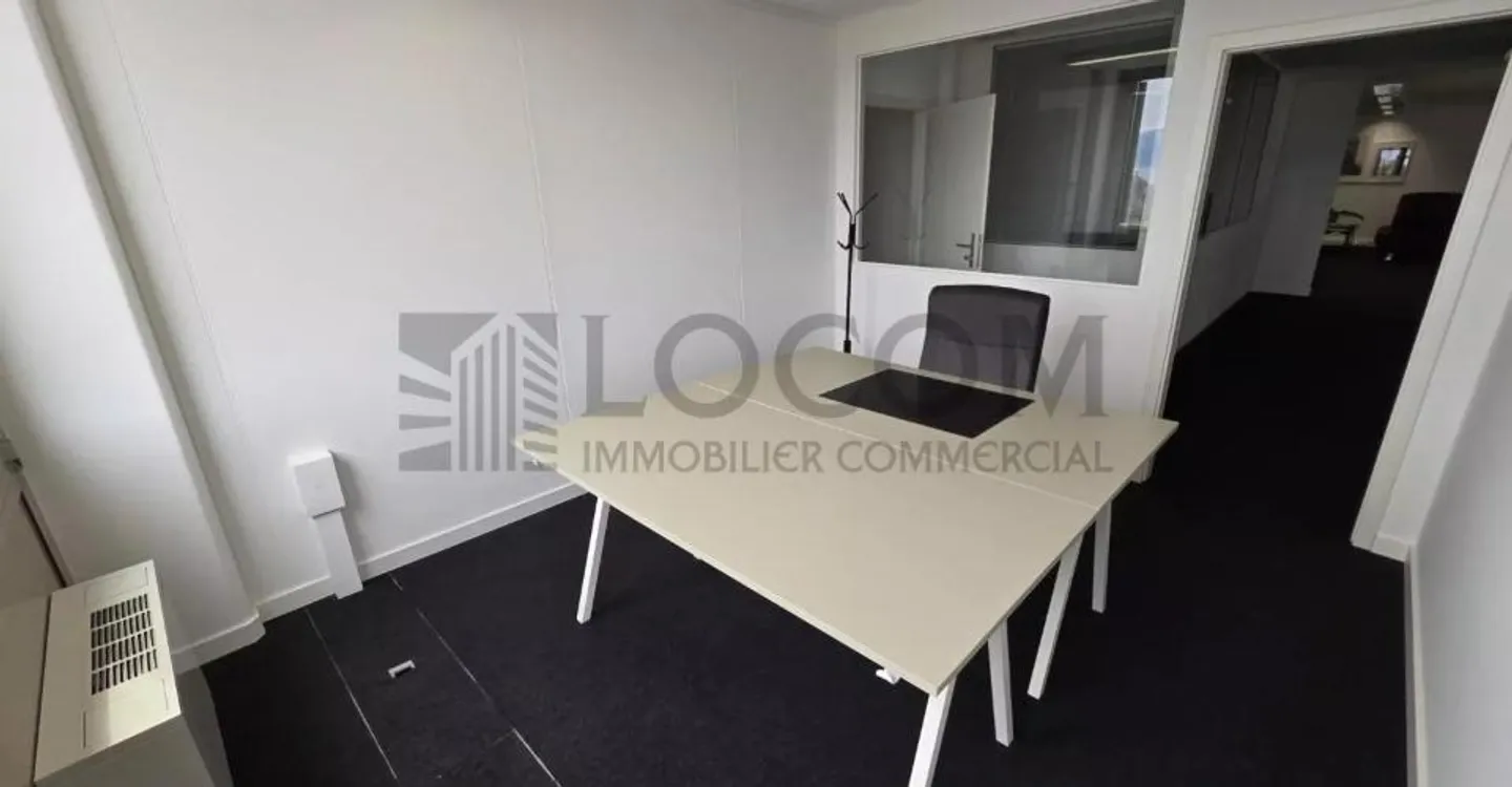 Scrivania o Ufficio Privato con Vista Lago - Foto 3 di 8