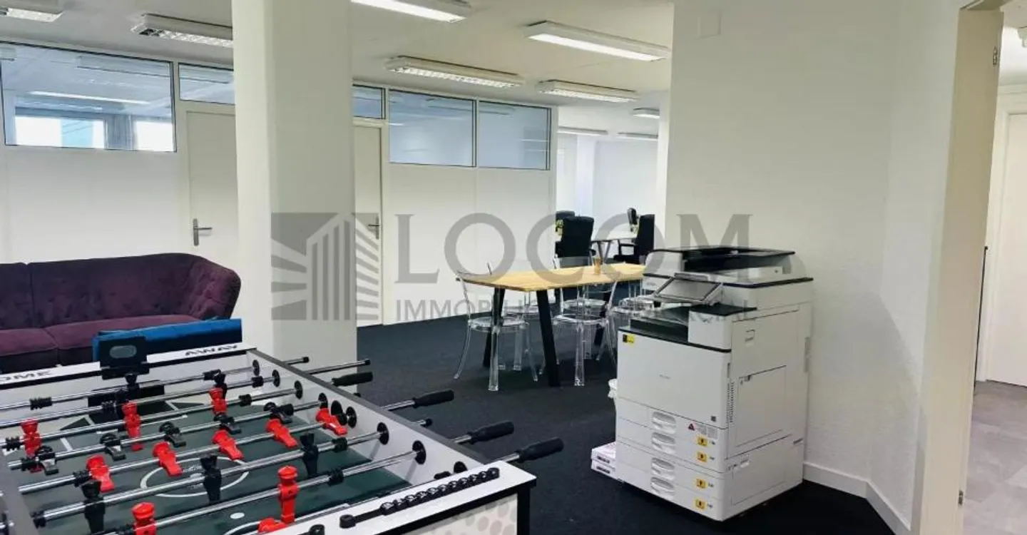 Scrivania o Ufficio Privato con Vista Lago - Foto 4 di 8
