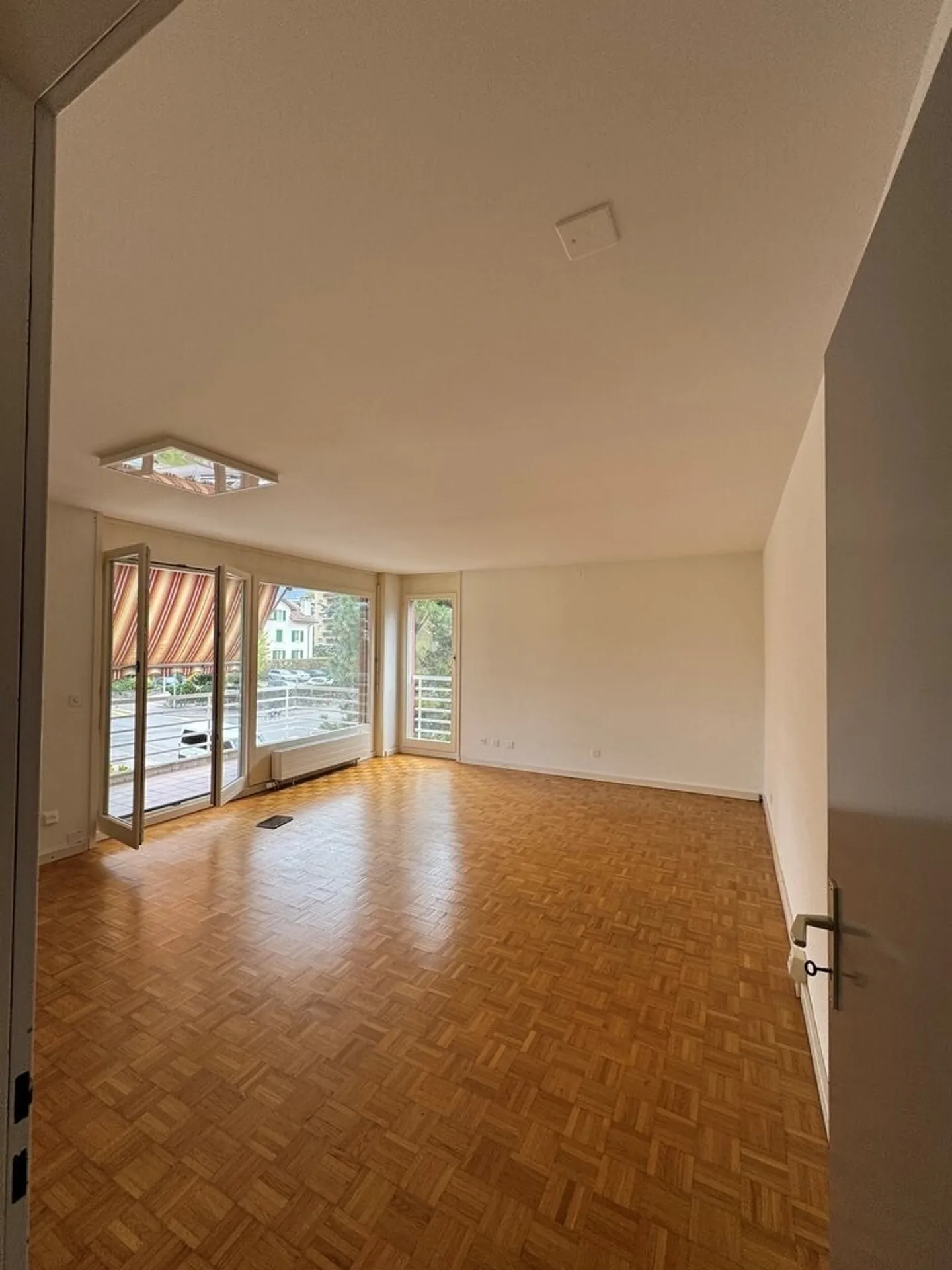 Belle appartement de 4 pièces près du lac, rafraîchi - Photo 3 sur 12