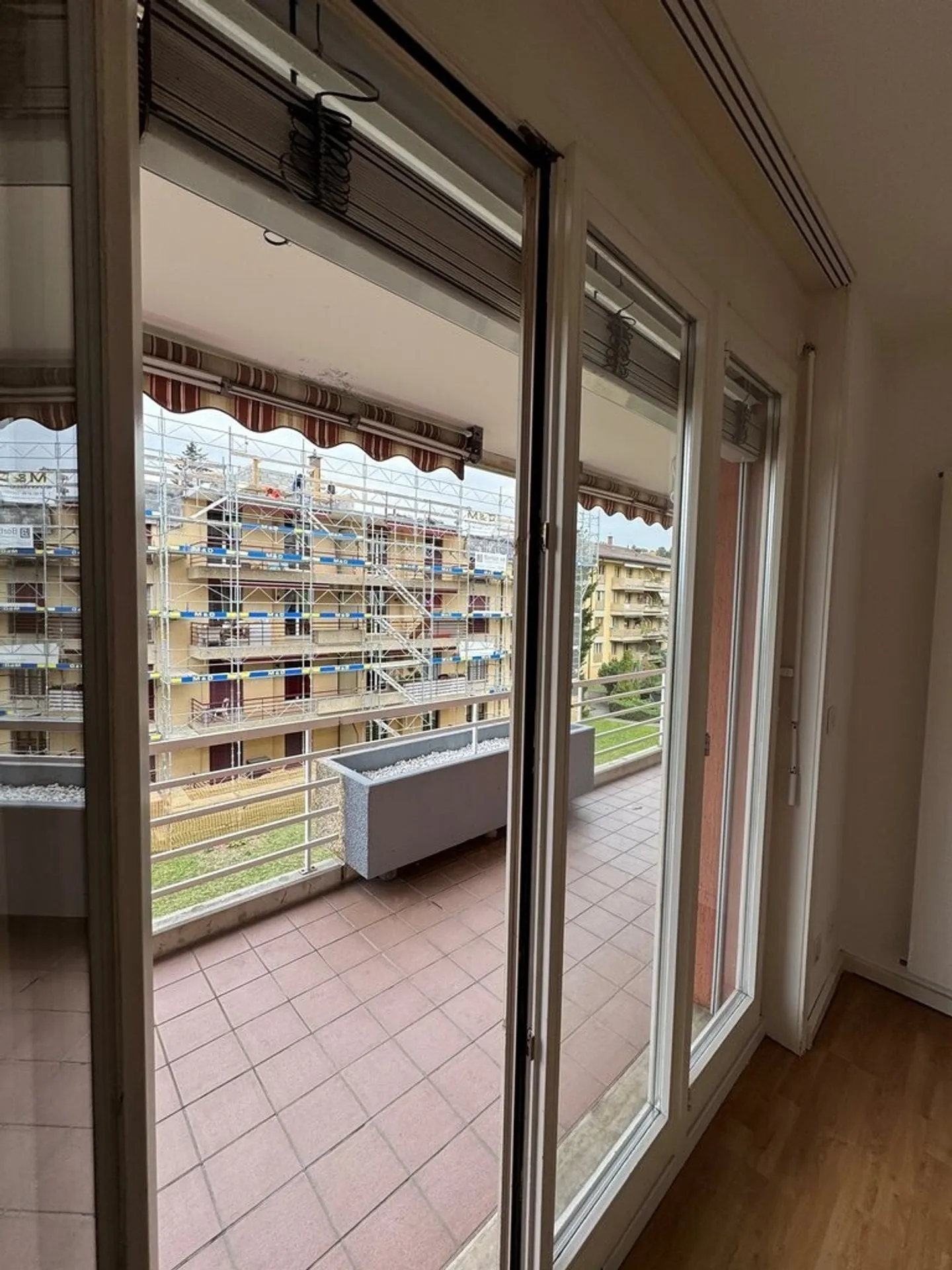 Belle appartement de 4 pièces près du lac, rafraîchi - Photo 4 sur 12