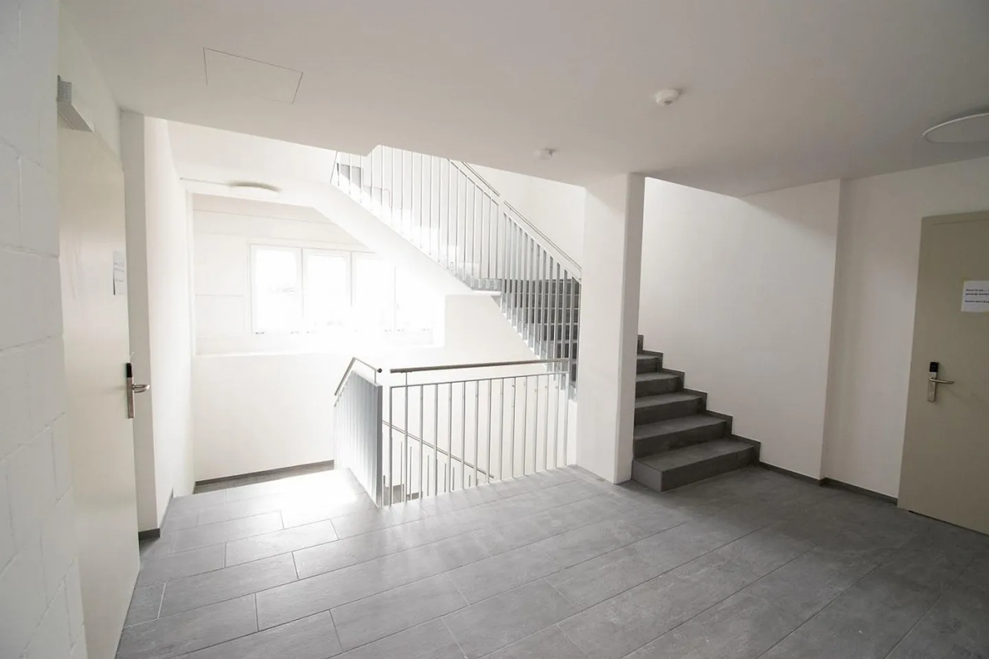 Gewerbe (Dienstleistung/Produktion) mit Aussicht auf Schloss Thun /... - Foto 5 di 13