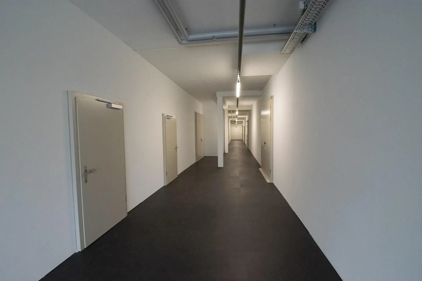 Gewerbe (Dienstleistung/Produktion) mit Aussicht auf Schloss Thun /... - Foto 8 di 13