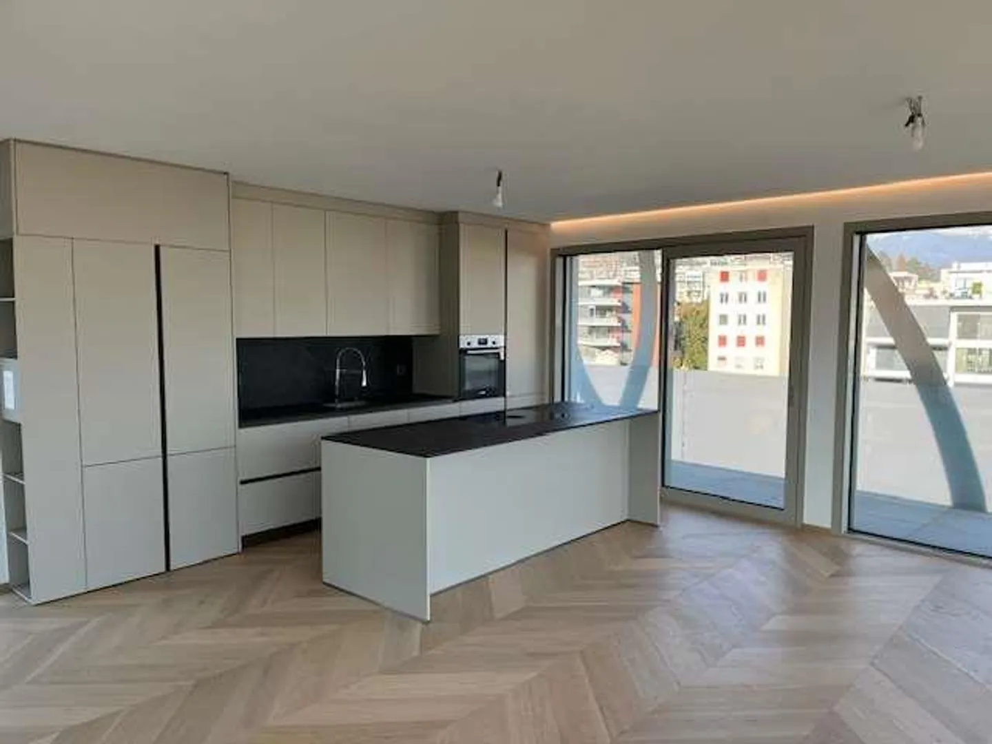 Massagno: Penthouse with Roof Terrace and Free View - Photo 1 of 7