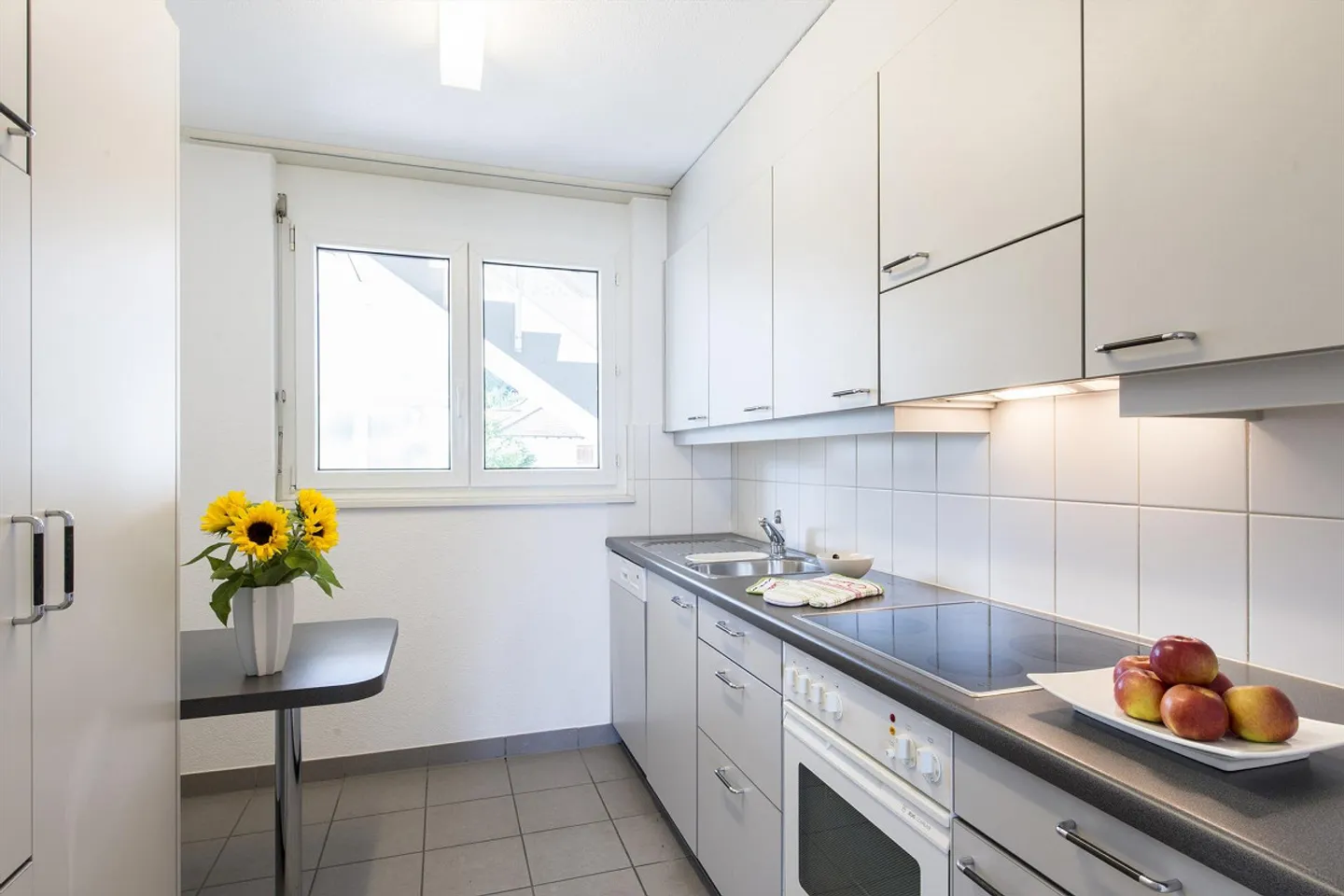 Modern Living Oasis for Rent in Quiet Neighborhood - Photo 6 of 8